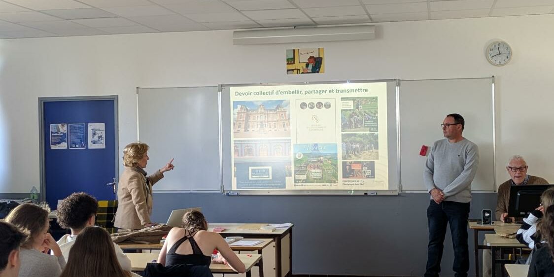 Arnaud Lamoureux, vigneron aux Riceys, et Monique McColl, ancienne directrice de l’Ordre des coteaux de Champagne, sont intervenus devant 30 lycéens baralbins.